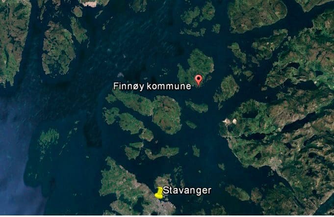Mann (37) savnet etter at arbeidsbåt ble funnet i fjæresteinene