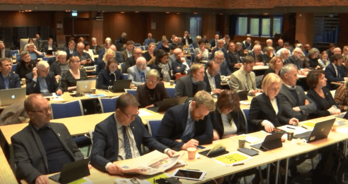 Høy temperatur under oppdrettsdebatt på fylkestinget i Trøndelag