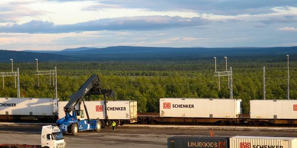 Ofotbanen stengt på grunn av brann i togtunnel – laksetransporten rammes hardt