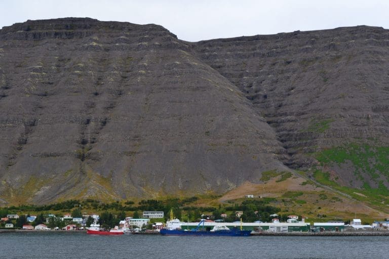 Islands største lakseoppdretter befinner seg i en bygd med 290 innbyggere: – Vi håper å skape et lite Frøya på Vestfjordene