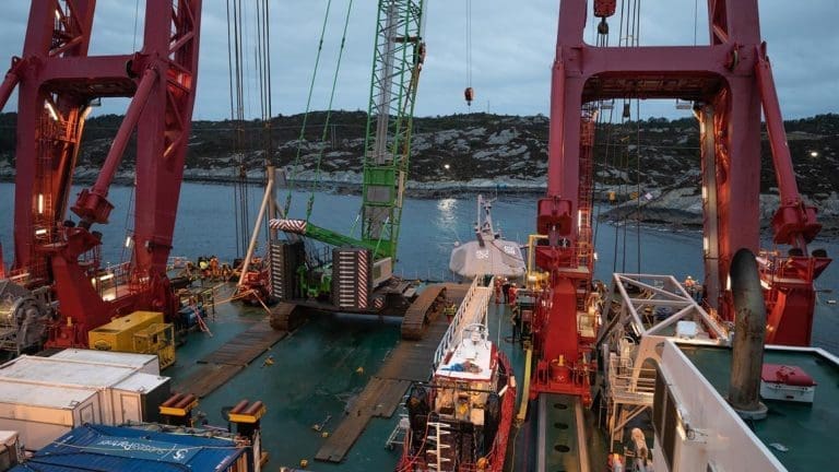 Nå heves KNM “Helge Ingstad”
