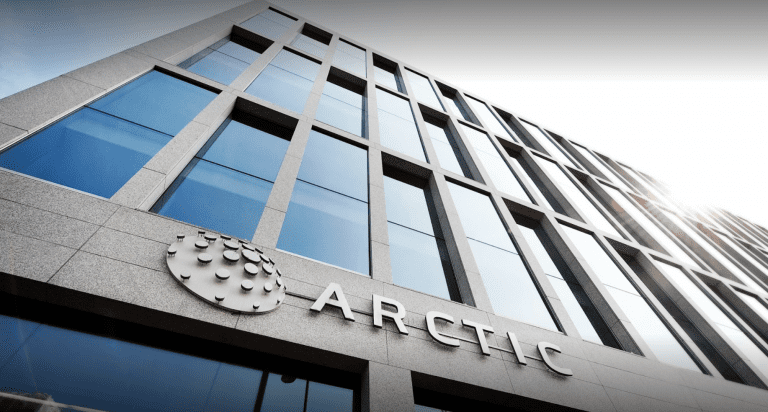 Hoffmegler kaster kortene. Arctic kutter kursmålet med 80 prosent i Atlantic Sapphire