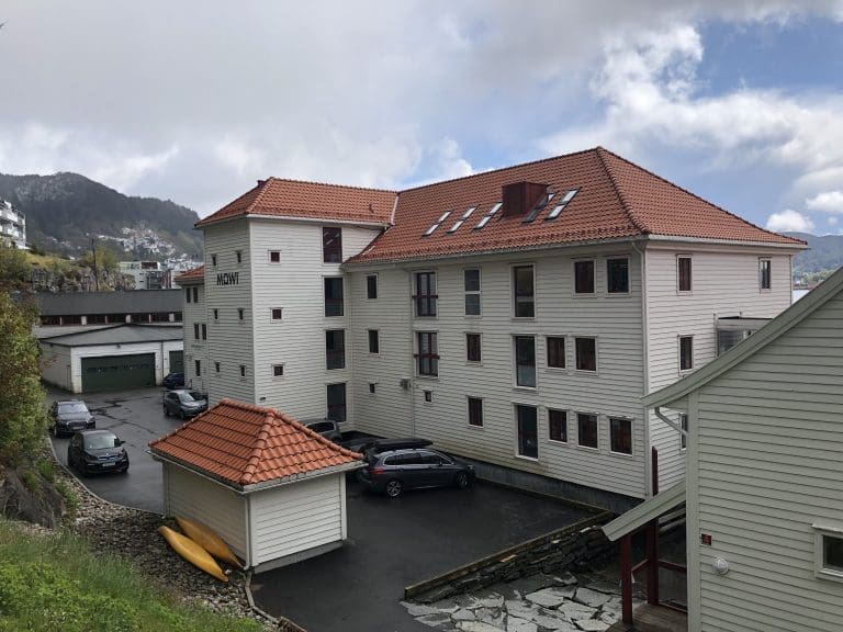 Mowi setter byggeplaner på Varaldsøy på vent