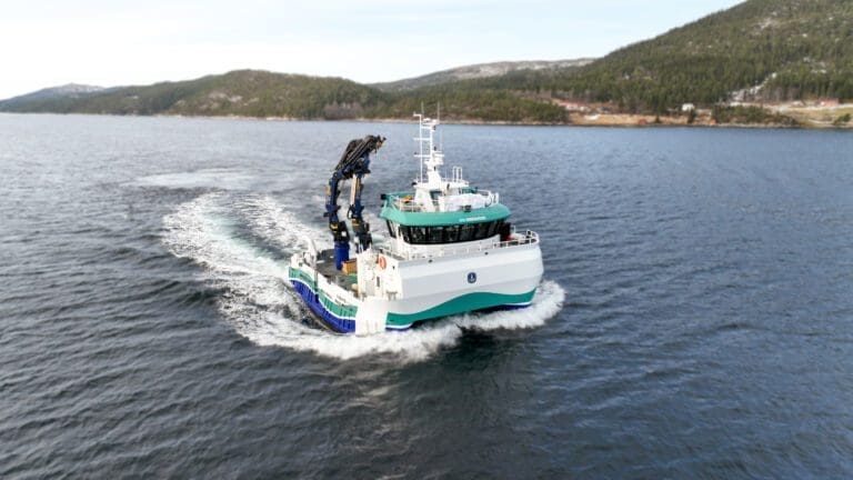 Salmax Service og Sinkaberg inngår avtale om servicebåten “Endeavour”