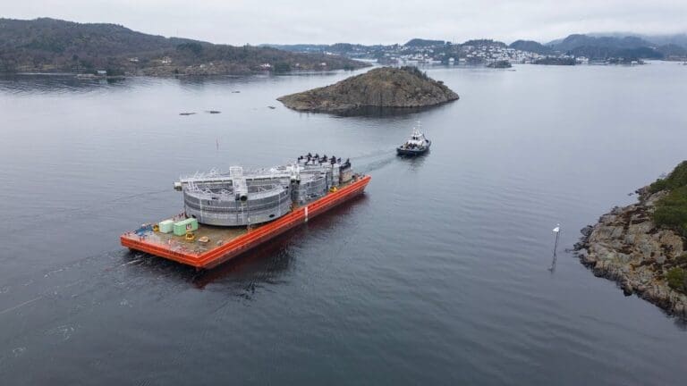 Transporterte ferdigbygde storskala RAS-moduler sjøveien til Sørlandet