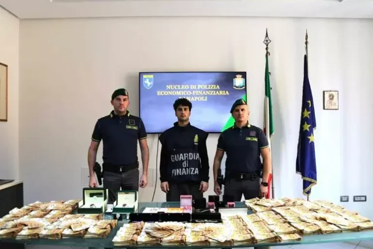 Omfattende beslag av eiendommer, biler, kontanter, klokker og gullsmykker i italiensk svindelsak