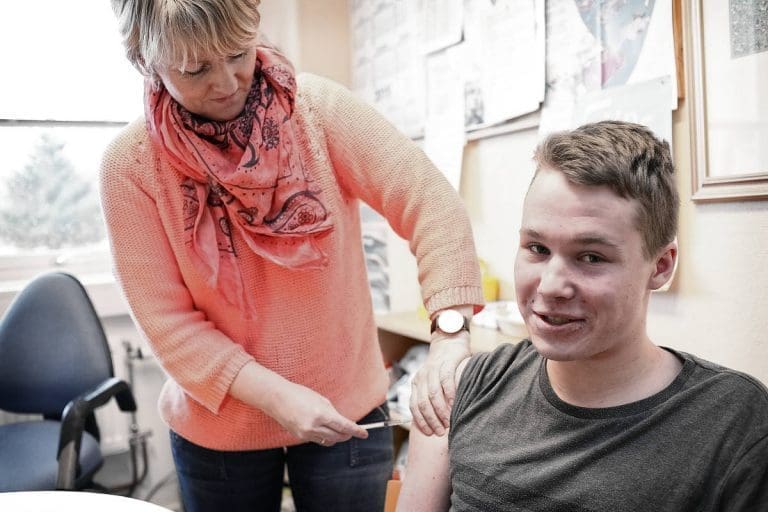 Regner med full dekning på vaksinering mot hjernehinnebetennelse