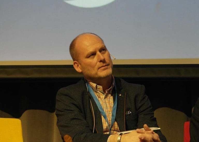 Oppdrettsfisk og villaks. Kartet stemmer ikke med terrenget. Bør vi da fortsette arbeidet med å forandre terrenget? 