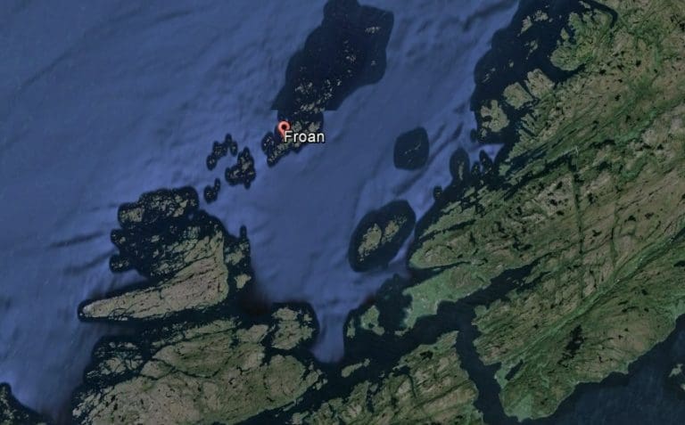 Oppdrettsbåt på grunn i Froan