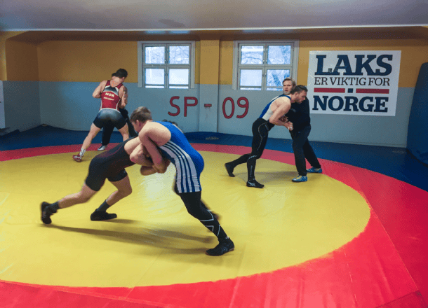 Laksenæringa går inn som hovedsponsor av Norges Bryteforbund