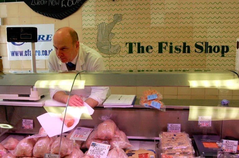 Prisøkningen tar knekken på fiskeforhandlere