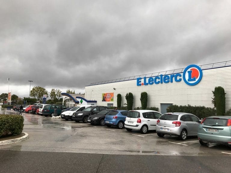 Laksen surfer på råvaresug i markedet. Men hvor lenge varer prisfesten?