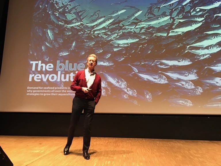– Dere må lære dere å snakke med folk og til folk, eller så blir dere pissa på