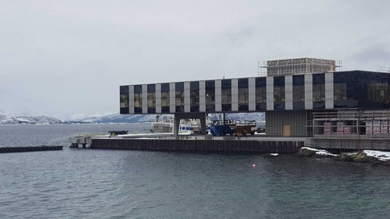 Bygger opp fôrsentral i nye lokaler