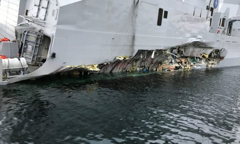 Fregatten KNM «Helge Ingstad» i fare for å gå rundt