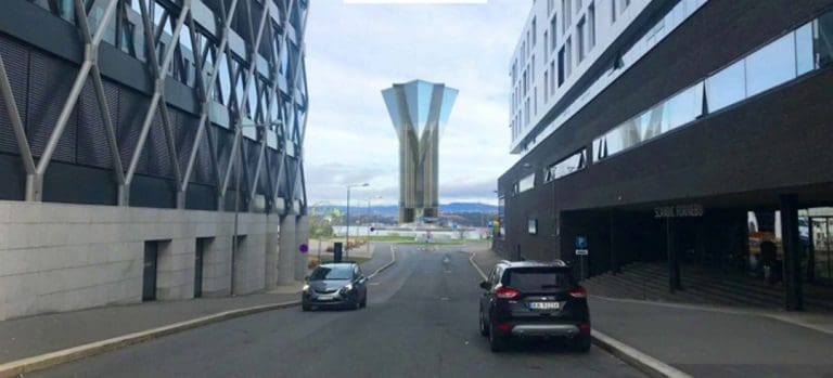 Denne er over 100 meter høyere enn Røkkes skyskraper. Under gigantbygget skal det legges laksemerder