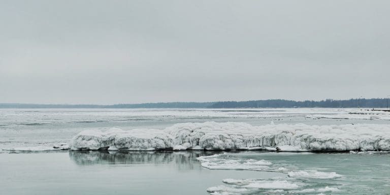 Oppdretter rammet av ekstremt lave vintertemperaturer – tusenvis av laks døde