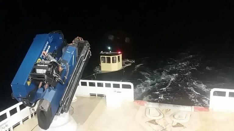 Måtte berge fisketurister som gikk på skjær: – Noen så lys som ikke skulle være på fjorden