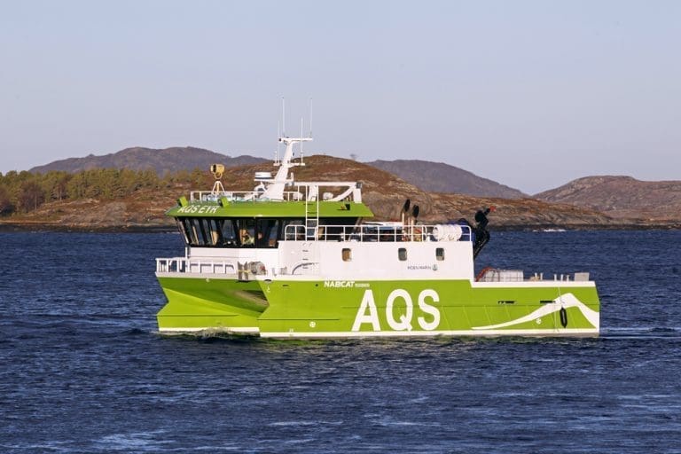 Fritidsfiskere hevder de var en meter unna å bli truffet av oppdrettskatamaran: – Vi vil ta lærdom av saken, sier serviceselskapet