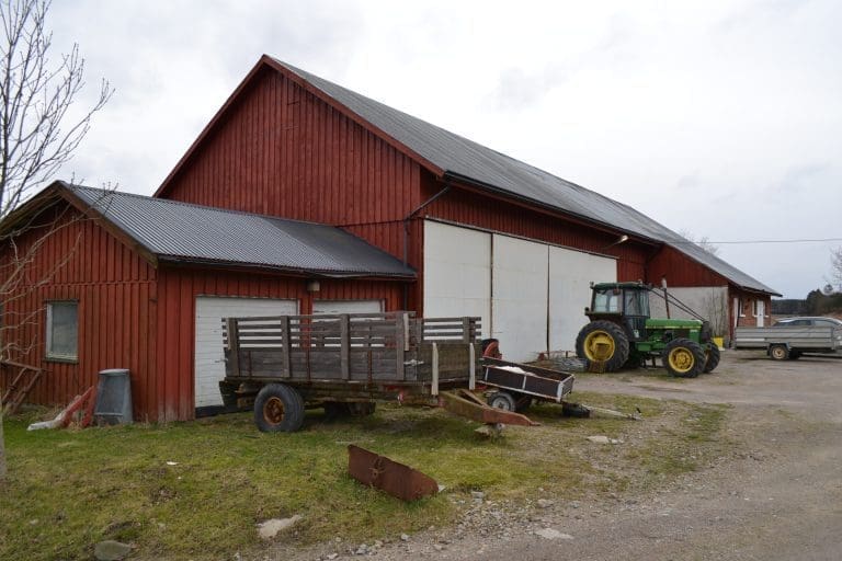 På denne nedlagte bondegården mener selskapet de har knekt en kode: – Drømmen er å bygge en fabrikk utenfor de største byene i Norge
