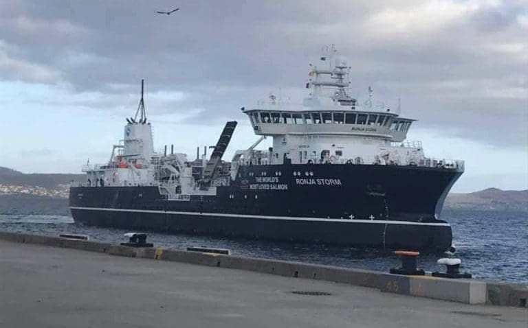 Verdens største brønnbåt på plass i Tasmania