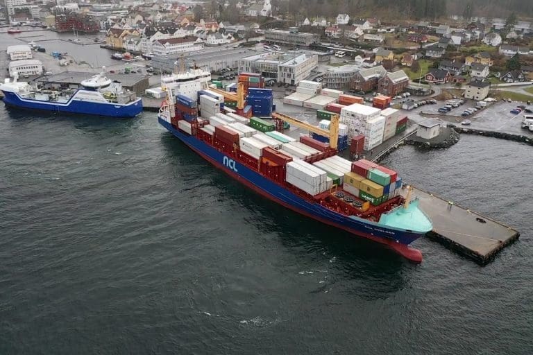 Containerrederi skulle frakte fersk laks fra Stord til London. Men fraktruten stoppet opp etter kort tid