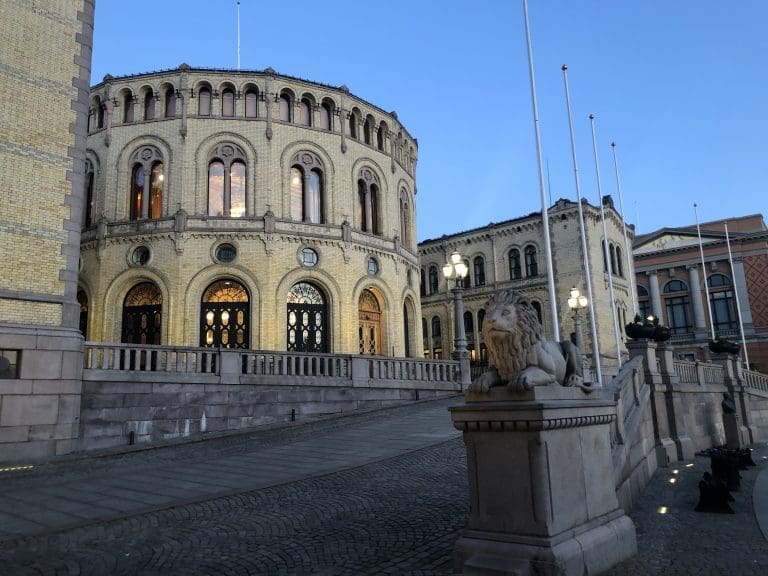 FrP ber Stortinget utsette krav om innbetaling av formuesskatt på oppdrettskonsesjoner