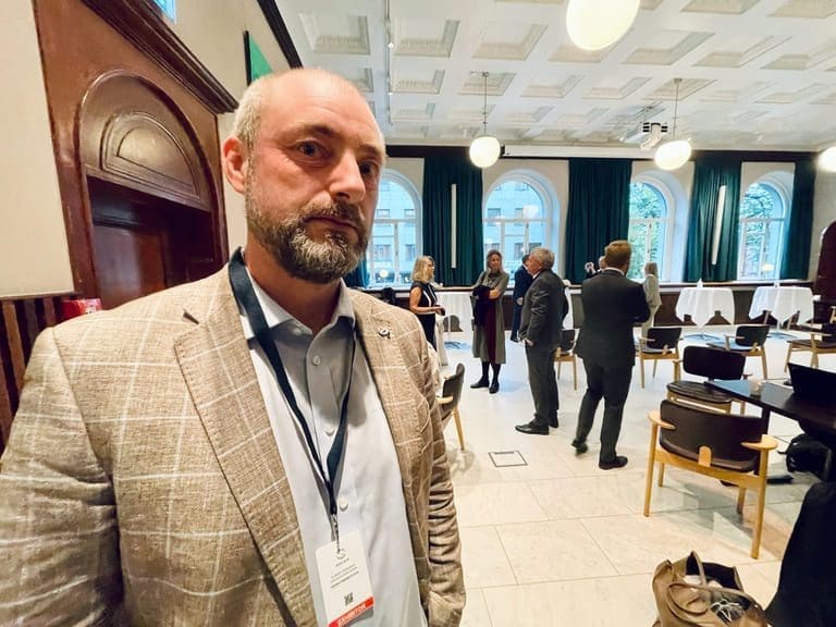 Etterlyser representasjon fra næringen i utvalg som skal se på nye tillatelser
