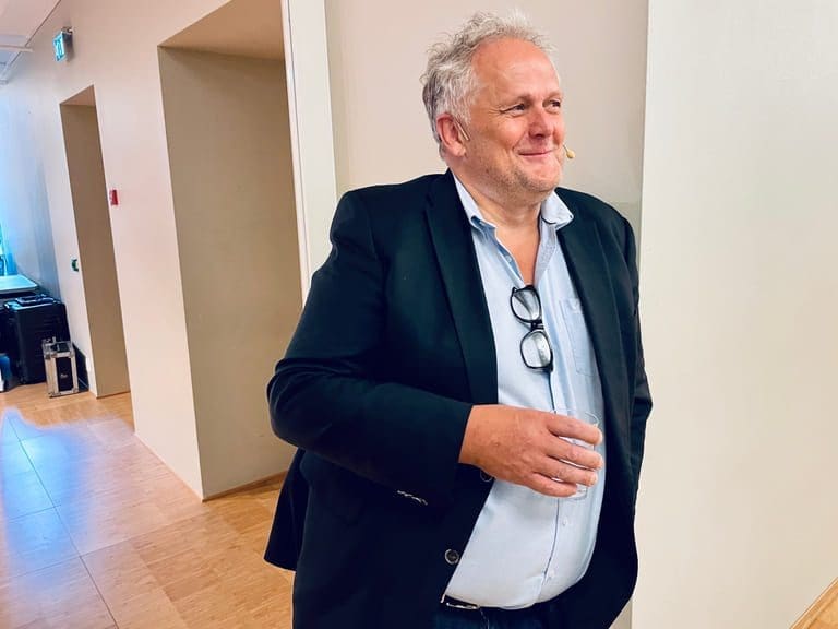 Ydmyk Helge Gåsø vant første runde, men frykter mer maktkamp fremover
