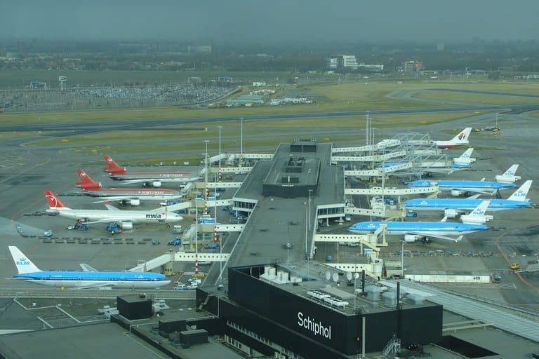 100 flyavganger innstilt etter andre streik på en uke ved Schiphol