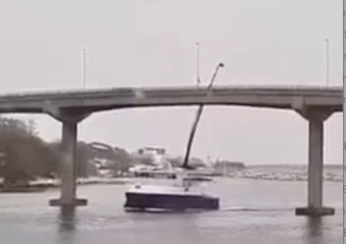 Marina Solutions fartøy ødela kran etter å ha kjørt inn i bru i Vesterålen
