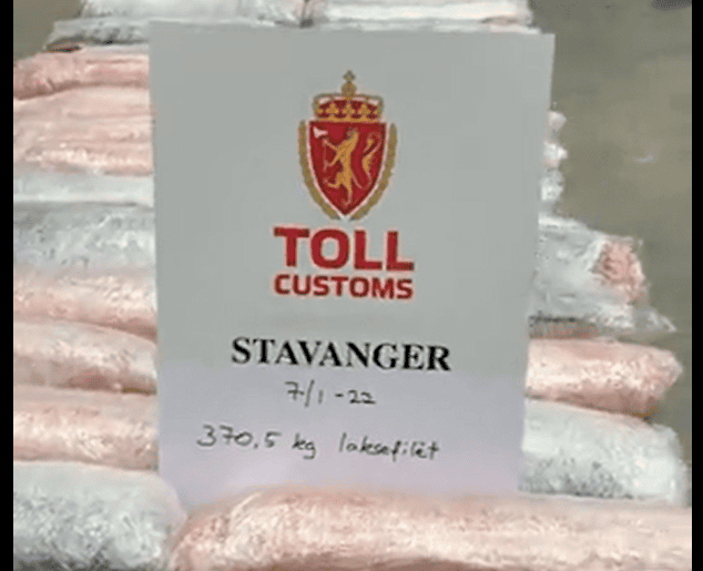 Tollere beslagla 370,5 kilo frossenlaks i passasjerkontroll på Sola Lufthavn