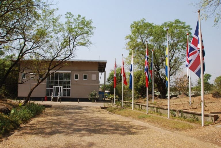 Diplomat i Sør-Sudan med planer om landbasert oppdrett på Helgeland