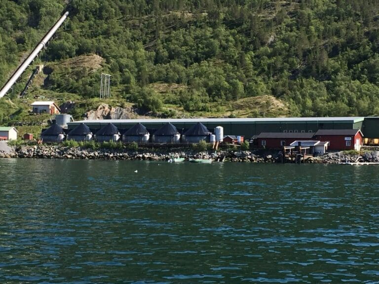 Ansatte krever 2,6 millioner kroner fra settefisk-firma
