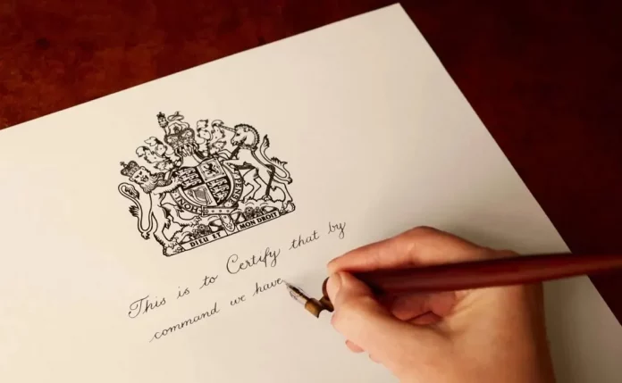Kong Charles kaster ut Mowi fra The Royal Warrant