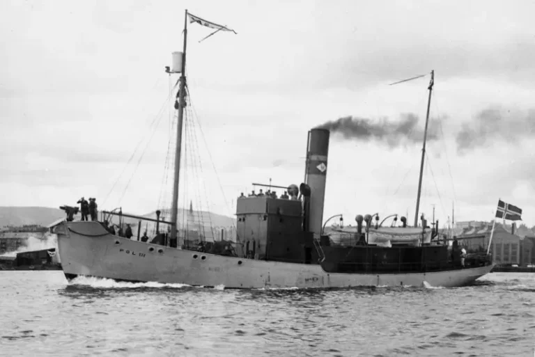 “Pol III” var den første som tok opp kampen mot tyskerne i 1940. Den endte karrieren som brønnbåt i 2011